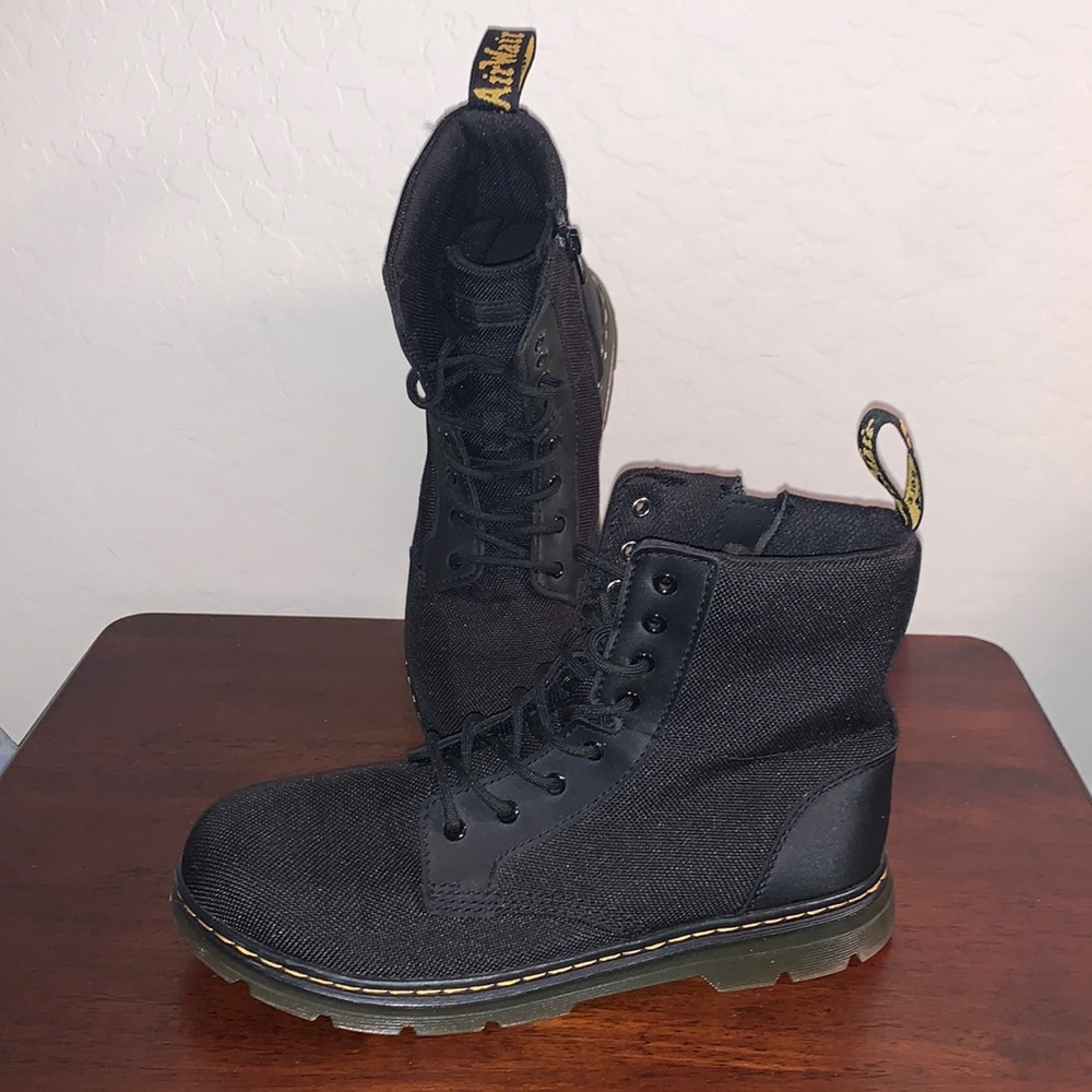 DR MARTINS BRAND NEW SIZE 7 AIRWAIR COMBS JET BLACK BOOTS